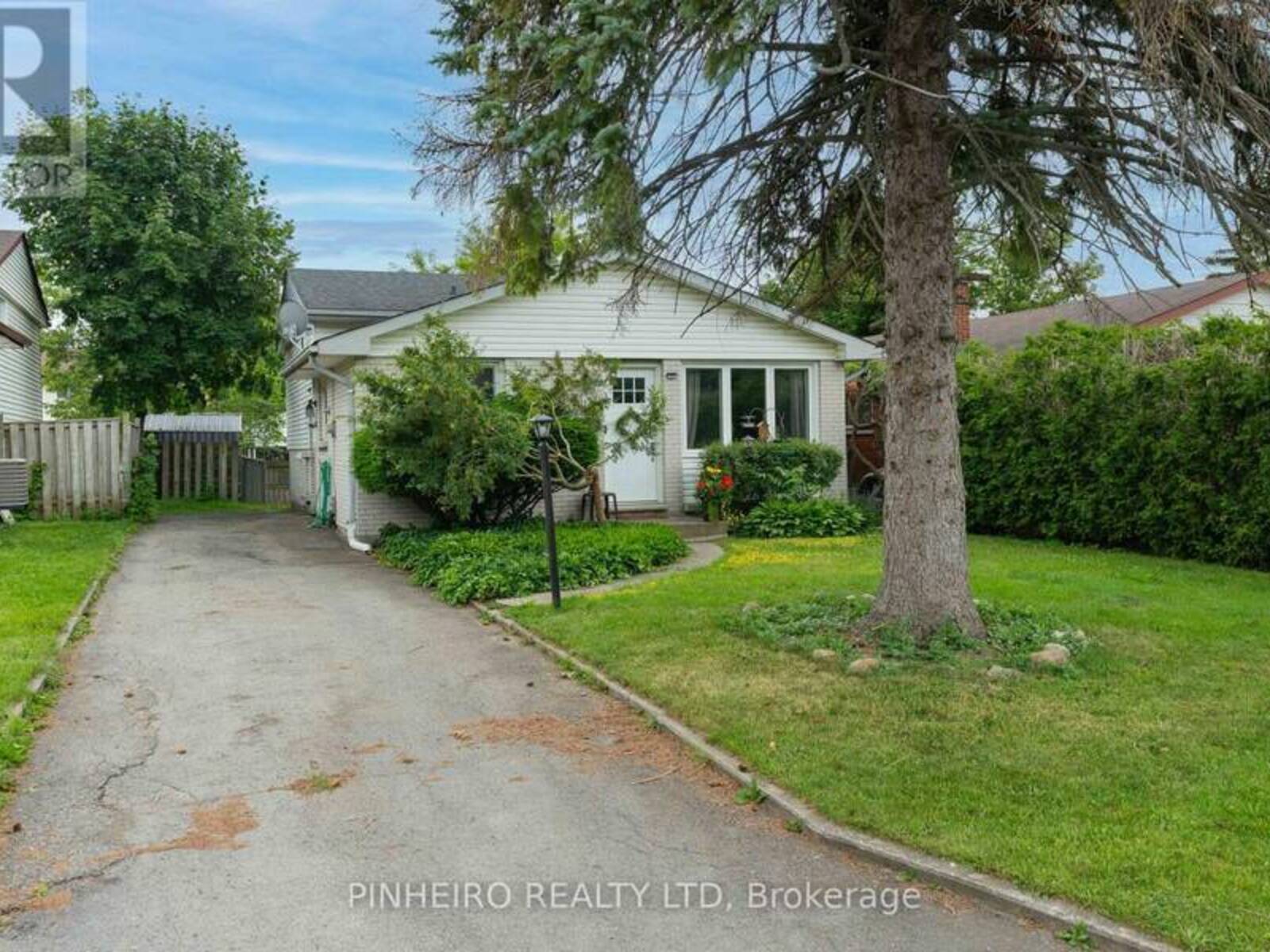 15 VILLENEUVE CRESCENT, London, Ontario N5V 1M7