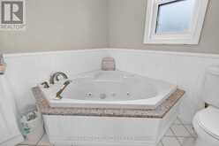 56 PARKVIEW CRESCENT | Strathroy-Caradoc Ontario | Slide Image Twelve