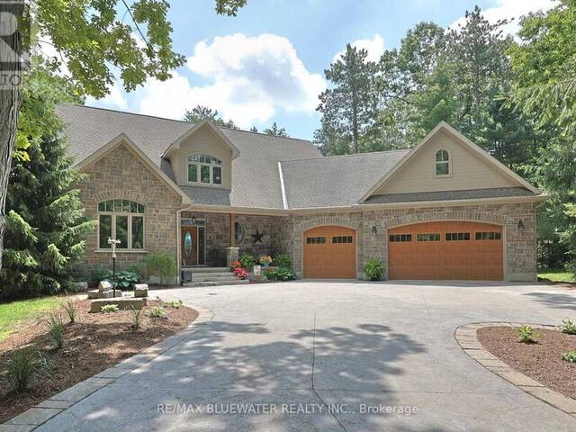 9956 PINETREE CRESCENT Grand Bend Ontario, N0M 1T0 - 4 Bedrooms Home For Sale