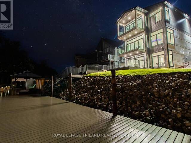 29 SAUBLE RIVER ROAD Grand Bend Ontario, N0M 1T0 - 5 Bedrooms Waterfront Home For sale