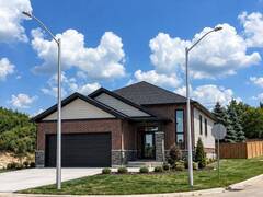 547 REGENT STREET Mount Brydges Ontario, N0L 1W0
