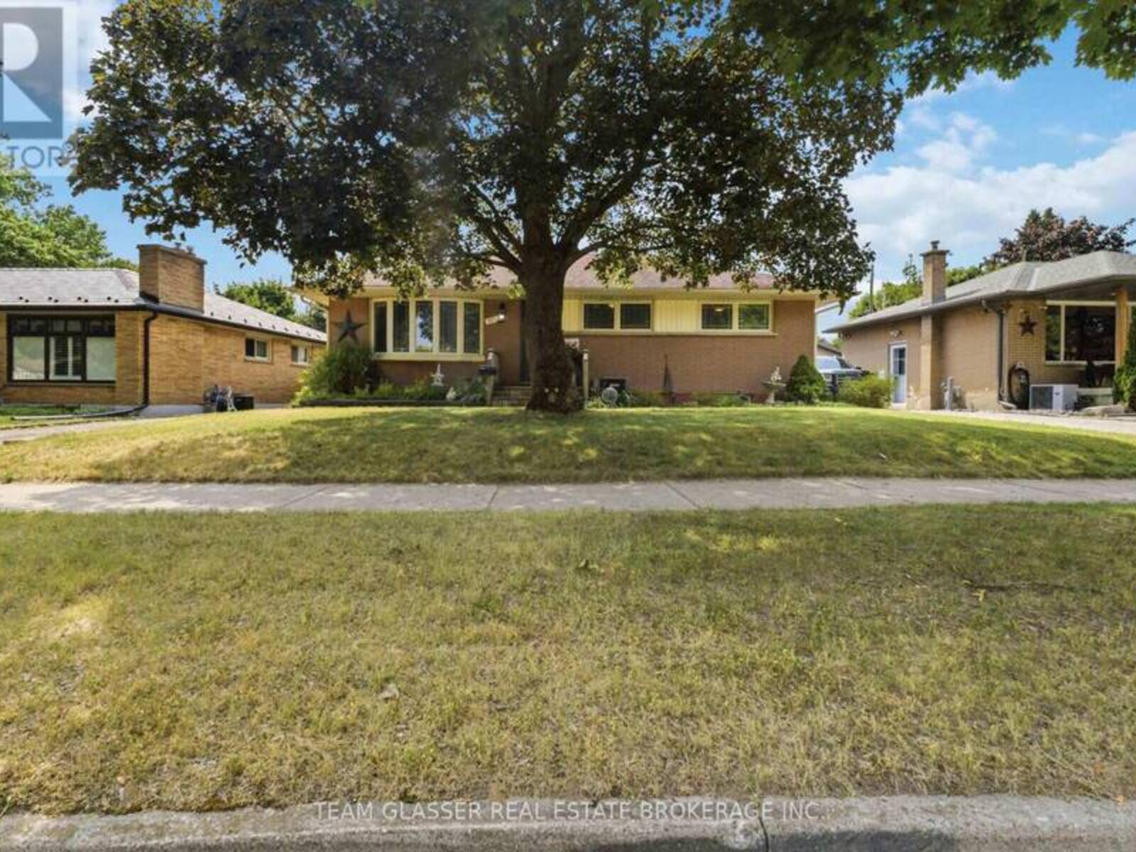 307 TWEEDSMUIR AVENUE, London, Ontario N5W 1L5