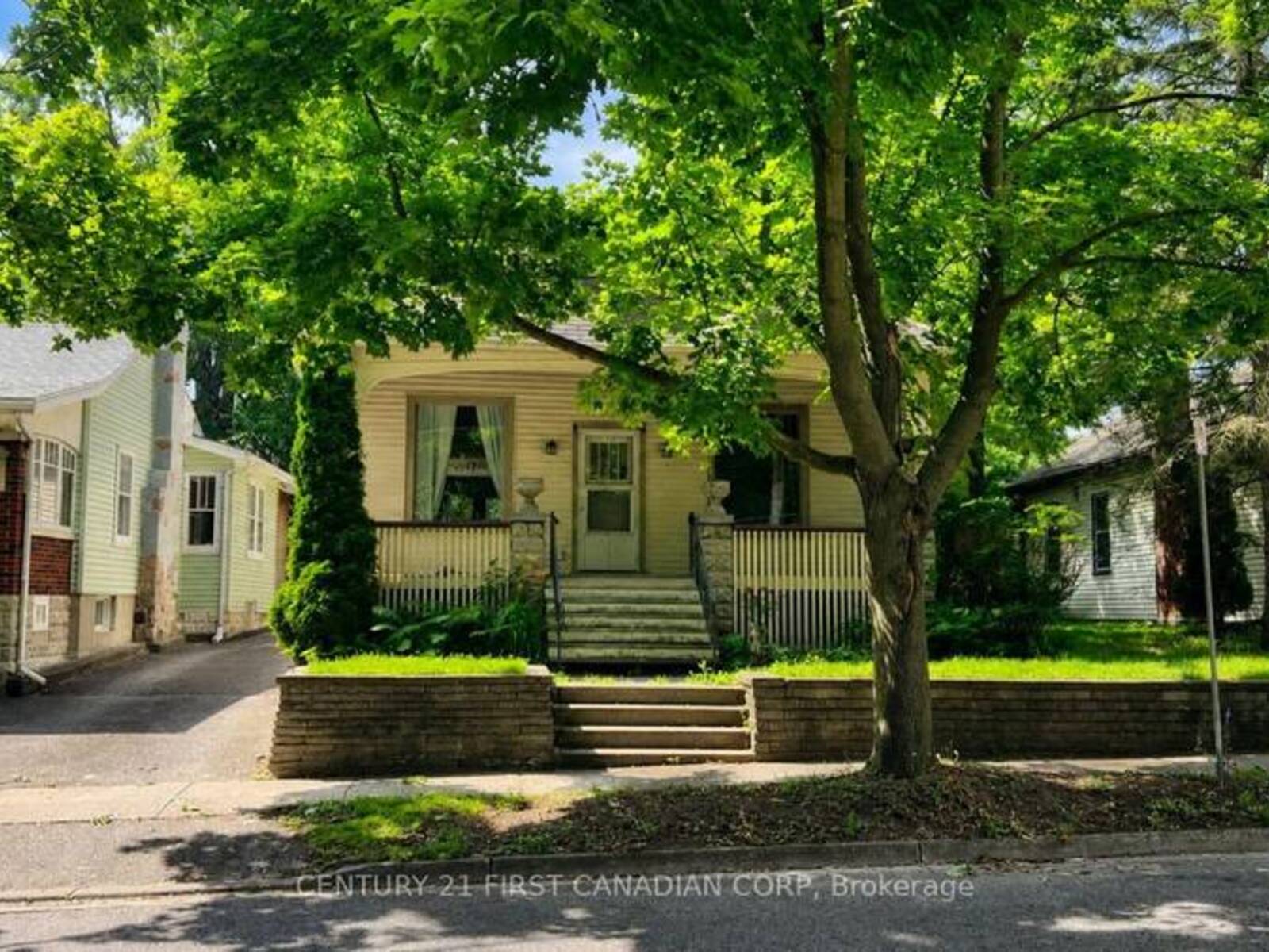 52 BECHER STREET, London, Ontario N6C 1A5