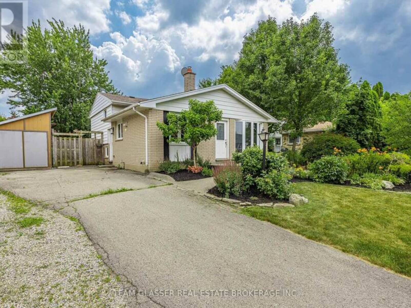 6 HEATH PLACE, London, Ontario N5Z 4G6