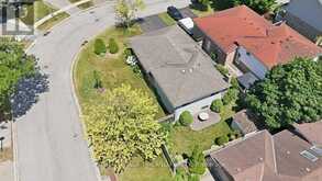 34 GERALD CRESCENT | London Ontario | Slide Image Thirty