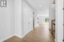 253 JOHN STREET | Warwick Ontario | Slide Image Nine