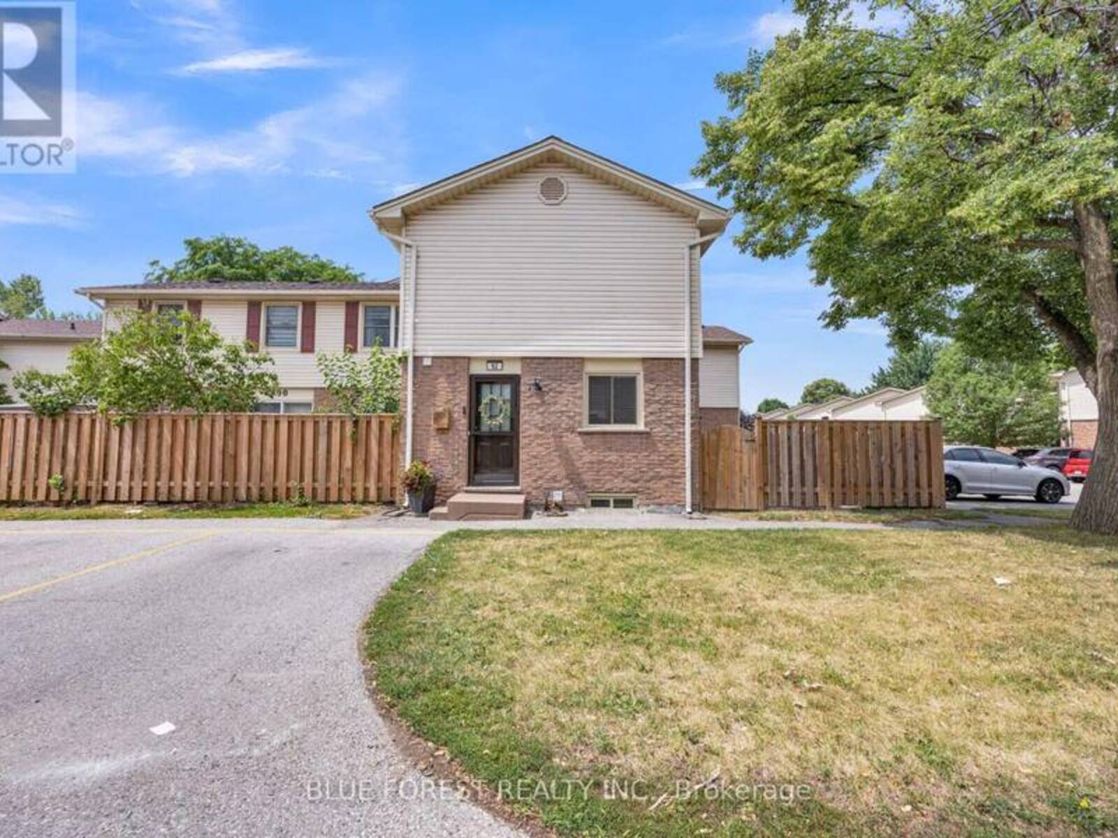 92 - 230 CLARKE ROAD, London, Ontario N5W 5P5