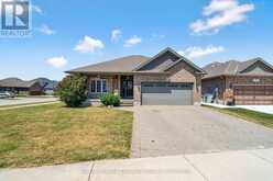 35 CASSIE CRESCENT | Strathroy-Caradoc Ontario | Slide Image Two