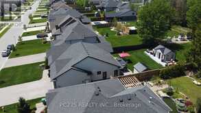22 TALBOT GROVE LANE | Talbotville Ontario | Slide Image Four