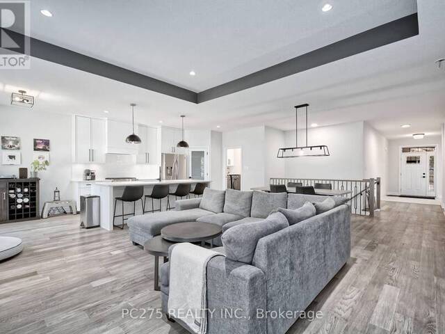 10 - 2022 UPPERPOINT BOULEVARD London Ontario, N6K 4M9 - 5 Bedrooms Condo For Sale
