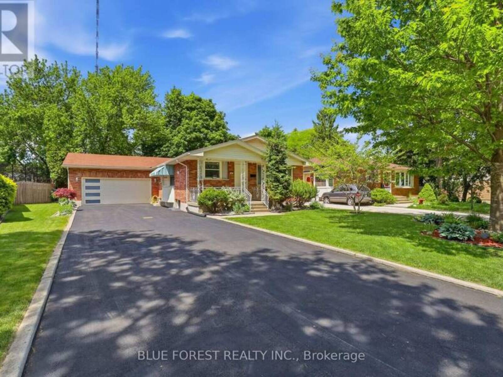 11 HILLSBOROUGH ROAD, London, Ontario N6J 2E7