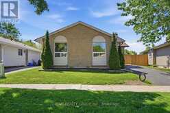 15 RENNY CRESCENT | London Ontario | Slide Image Two