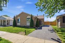 15 RENNY CRESCENT | London Ontario | Slide Image Three