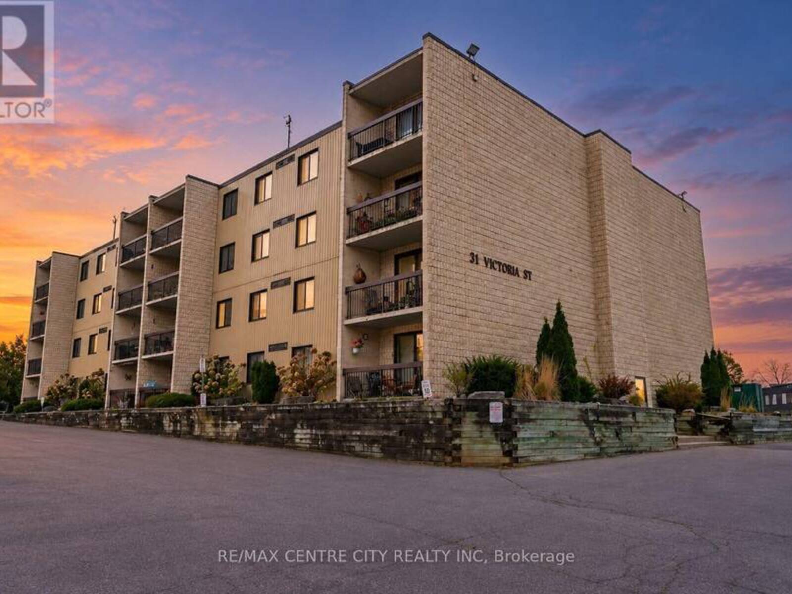 102 - 31 VICTORIA STREET S, Strathroy-Caradoc, Ontario N7G 3Y4