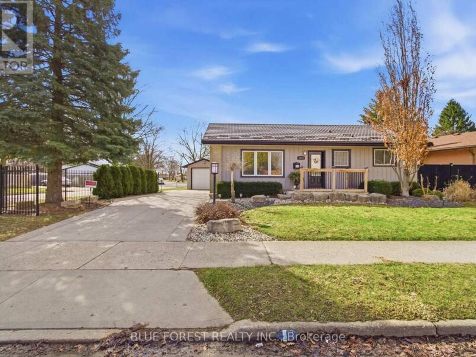 1975 ROYAL CRESCENT, London, Ontario N5V 1N6