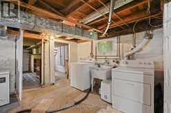 305 ST CLAIR STREET | Chatham Ontario | Slide Image Thirty-two