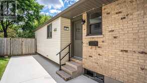 27 PATIENCE CRESCENT | London Ontario | Slide Image Four