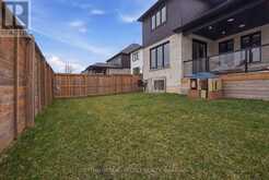 1886 FOUNTAIN GRASS DRIVE | London Ontario | Slide Image Forty-three
