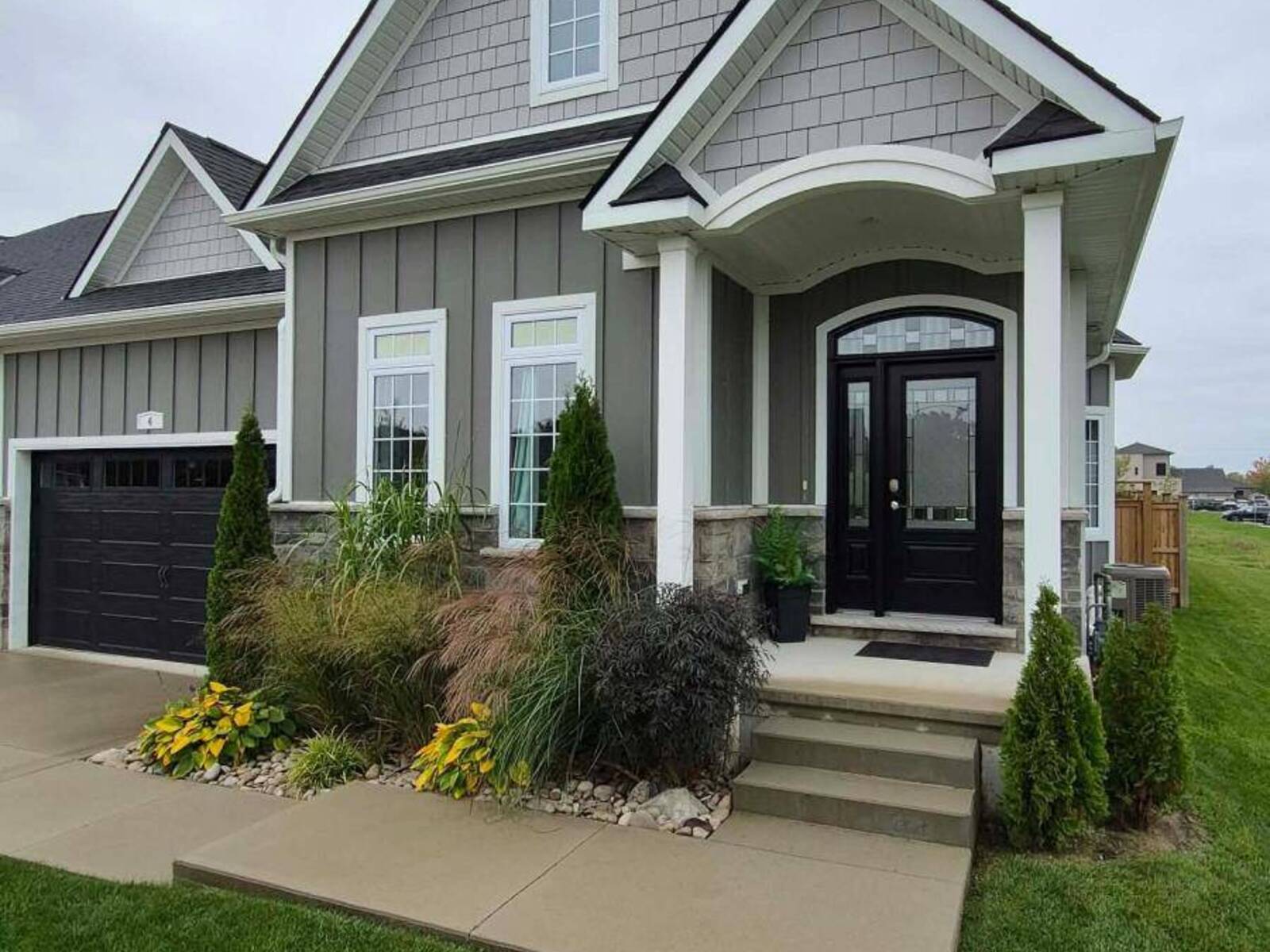4 BROOKLAWN DRIVE, Grand Bend, Ontario N0M 1T0