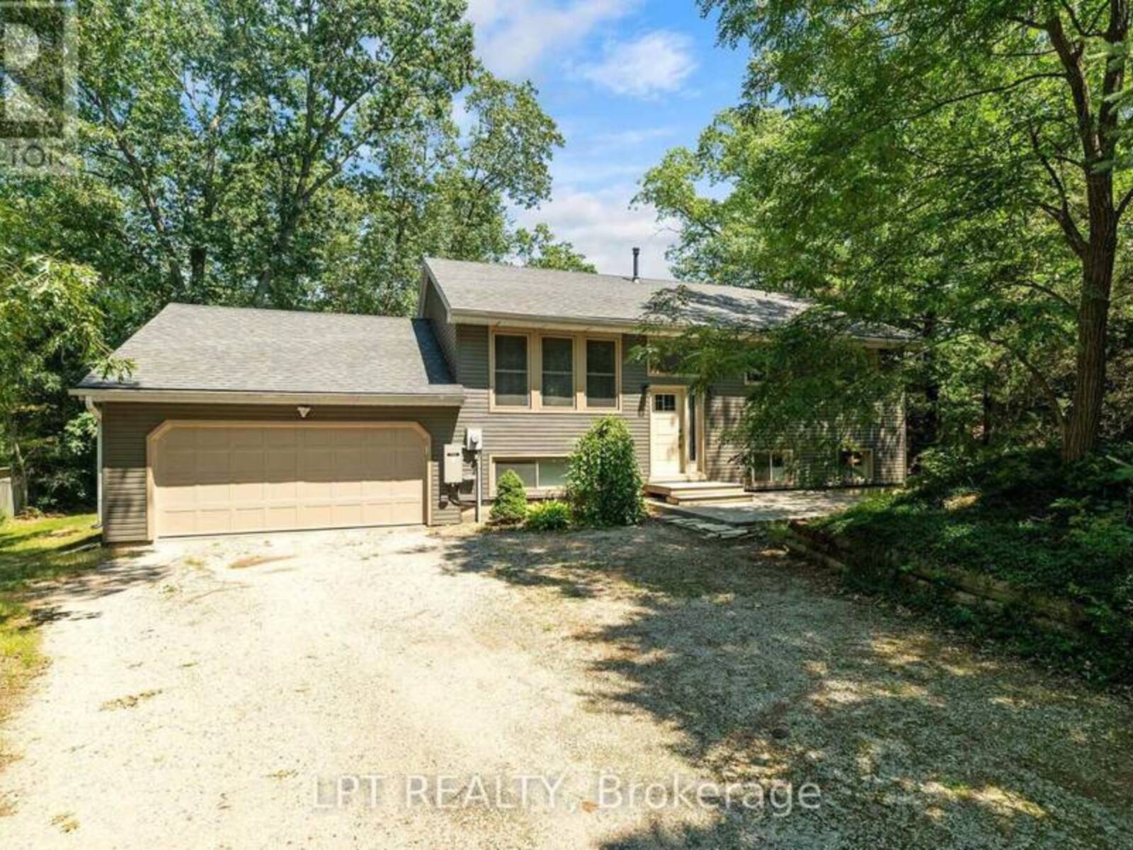 7806 ALFRED CRESCENT, Lambton Shores, Ontario N0M 2L0
