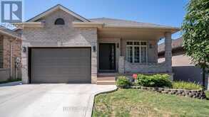 857 CRESTHAVEN CRESCENT | London Ontario | Slide Image One