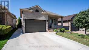 857 CRESTHAVEN CRESCENT | London Ontario | Slide Image Two