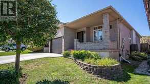 857 CRESTHAVEN CRESCENT | London Ontario | Slide Image Three