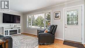 295 TWEEDSMUIR AVENUE | London Ontario | Slide Image Three