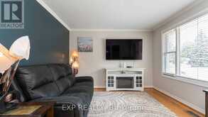 295 TWEEDSMUIR AVENUE | London Ontario | Slide Image Six