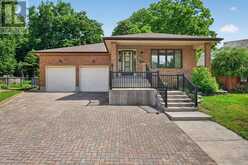 27 STIRRUP COURT | London Ontario | Slide Image Three