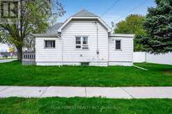 30 PARK AVENUE E | Chatham Ontario | Slide Image Nineteen