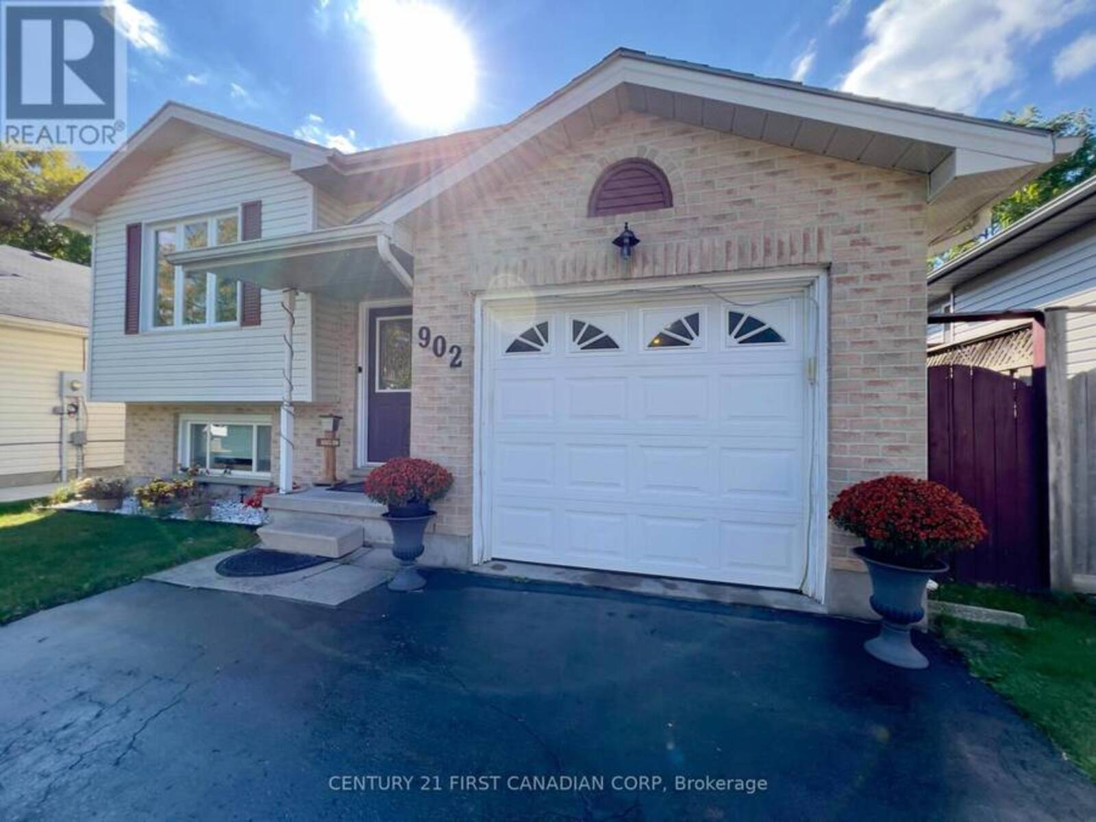902 RAILTON AVENUE, London, Ontario N5V 4V9