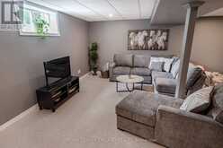 446 SOUTH LEAKSDALE CIRCLE | London Ontario | Slide Image Thirty-seven