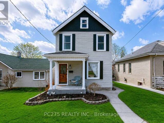 92 WALNUT STREET Paris Ontario, N3L 2J7 - 3 Bedrooms Home For Sale