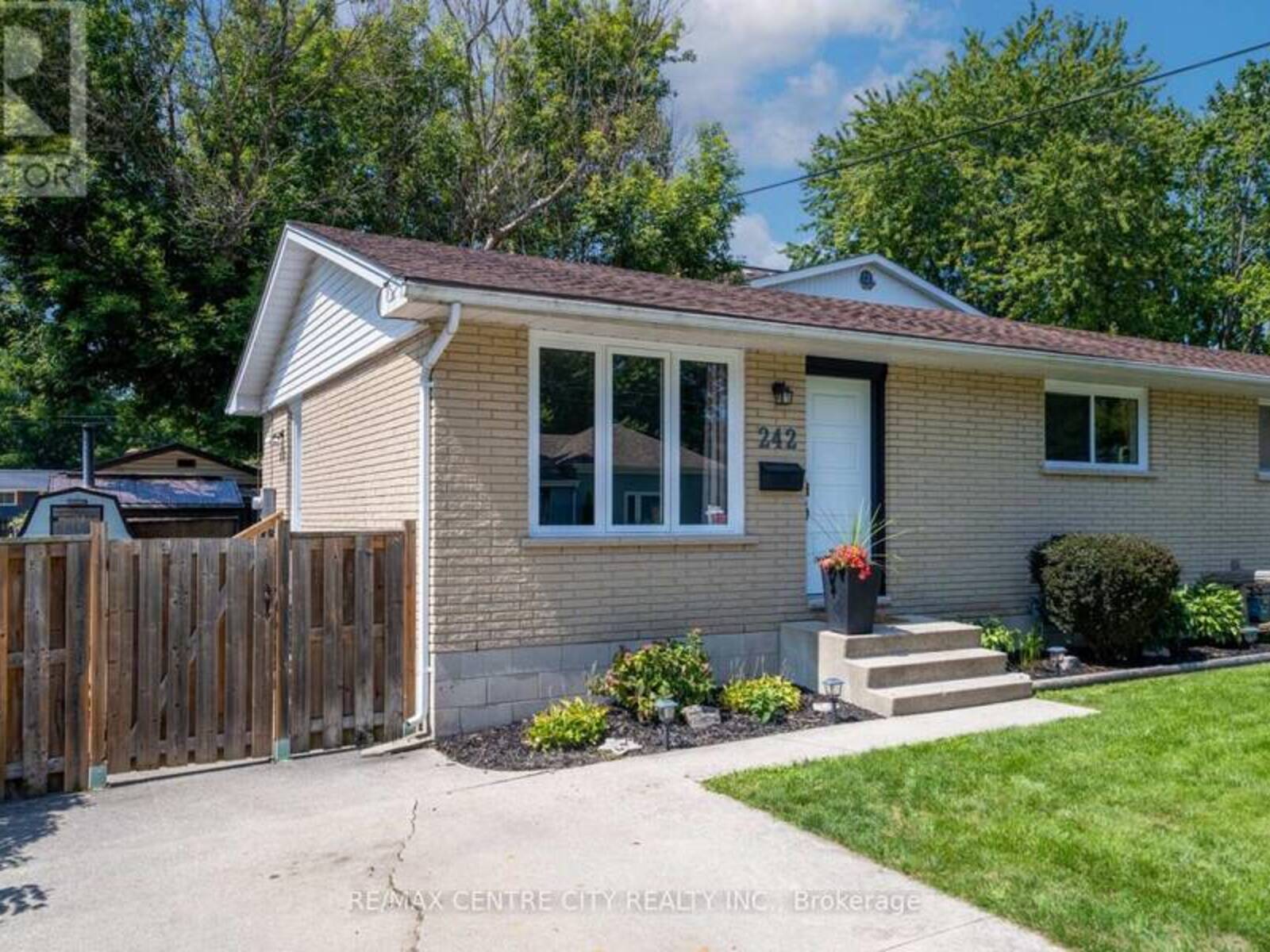 242 RAPLEY STREET, Strathroy-Caradoc, Ontario N7G 3E6