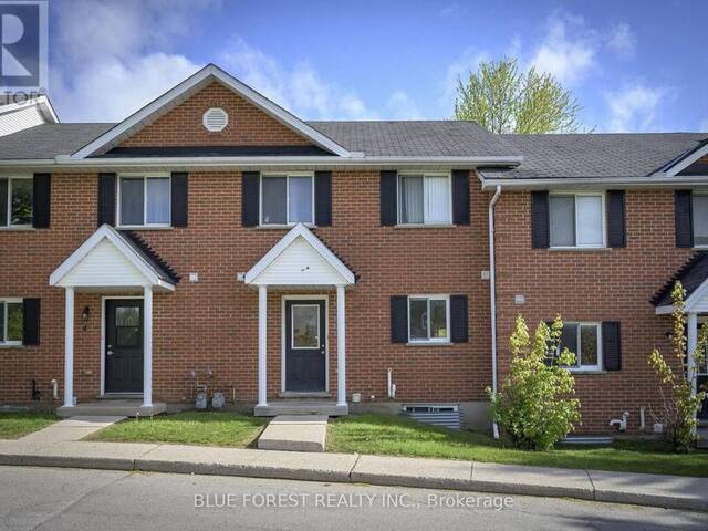 3 - 190 FLEMING DRIVE London Ontario, N5V 5B8 - 5 Bedrooms Condo For Sale
