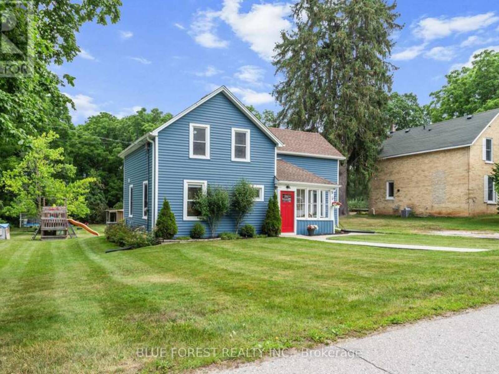 9 UNION STREET E, Lambton Shores, Ontario N0M 1B0