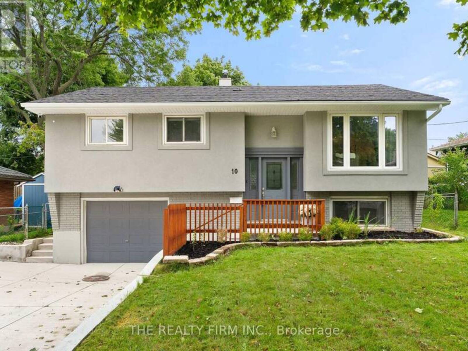 10 AFTON ROAD, London, Ontario N5Z 3Z7