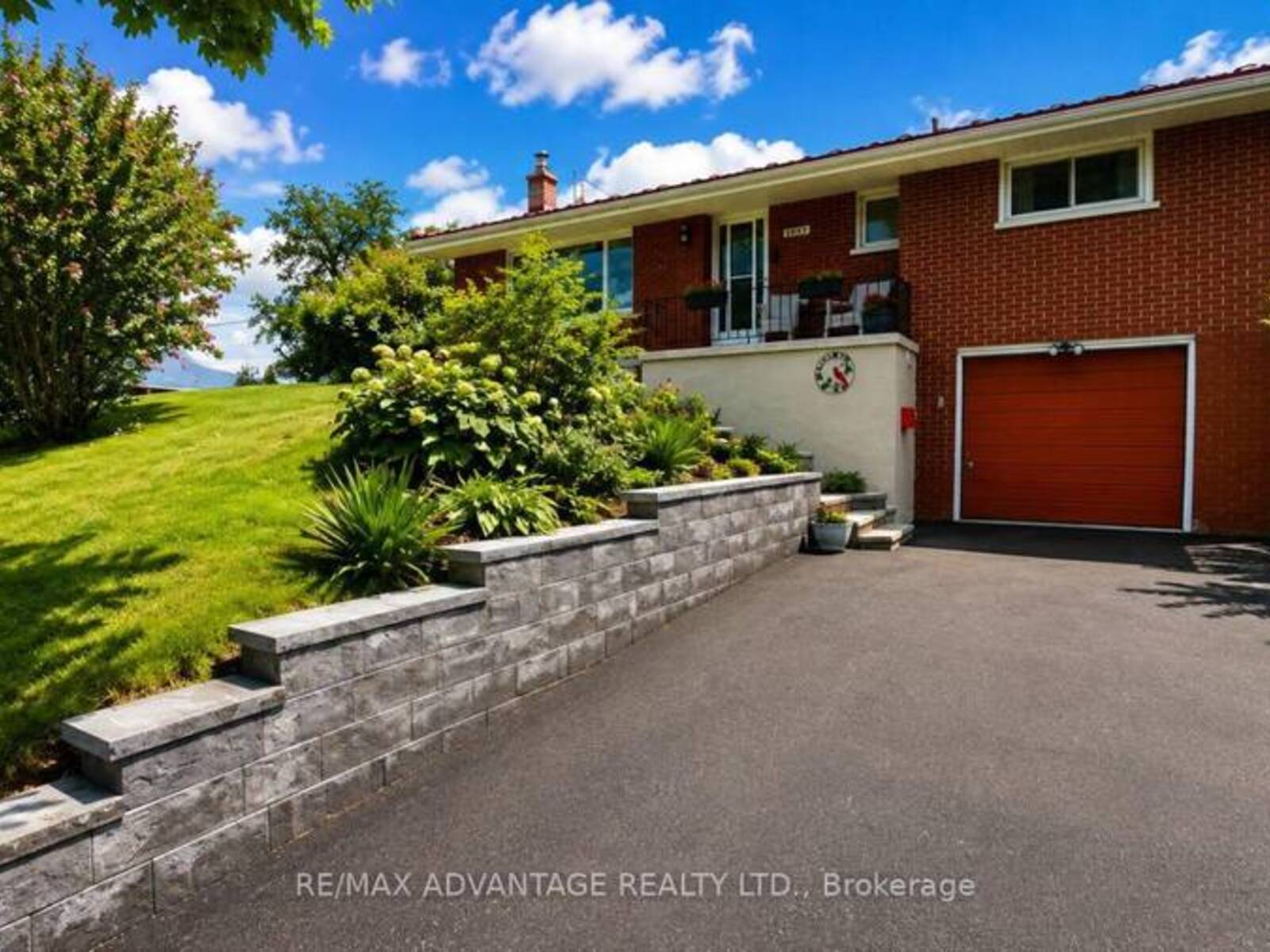 1031 EAGLE DRIVE, London, Ontario N5Z 3H4