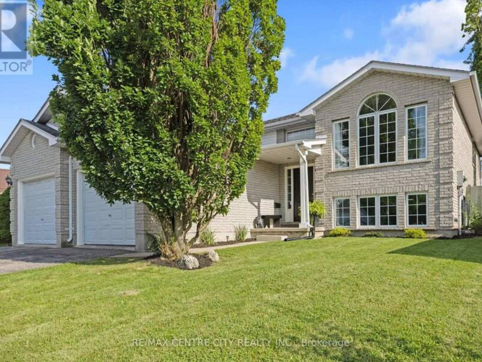 52 DONKER DRIVE, St. Thomas, Ontario N5P 4J1