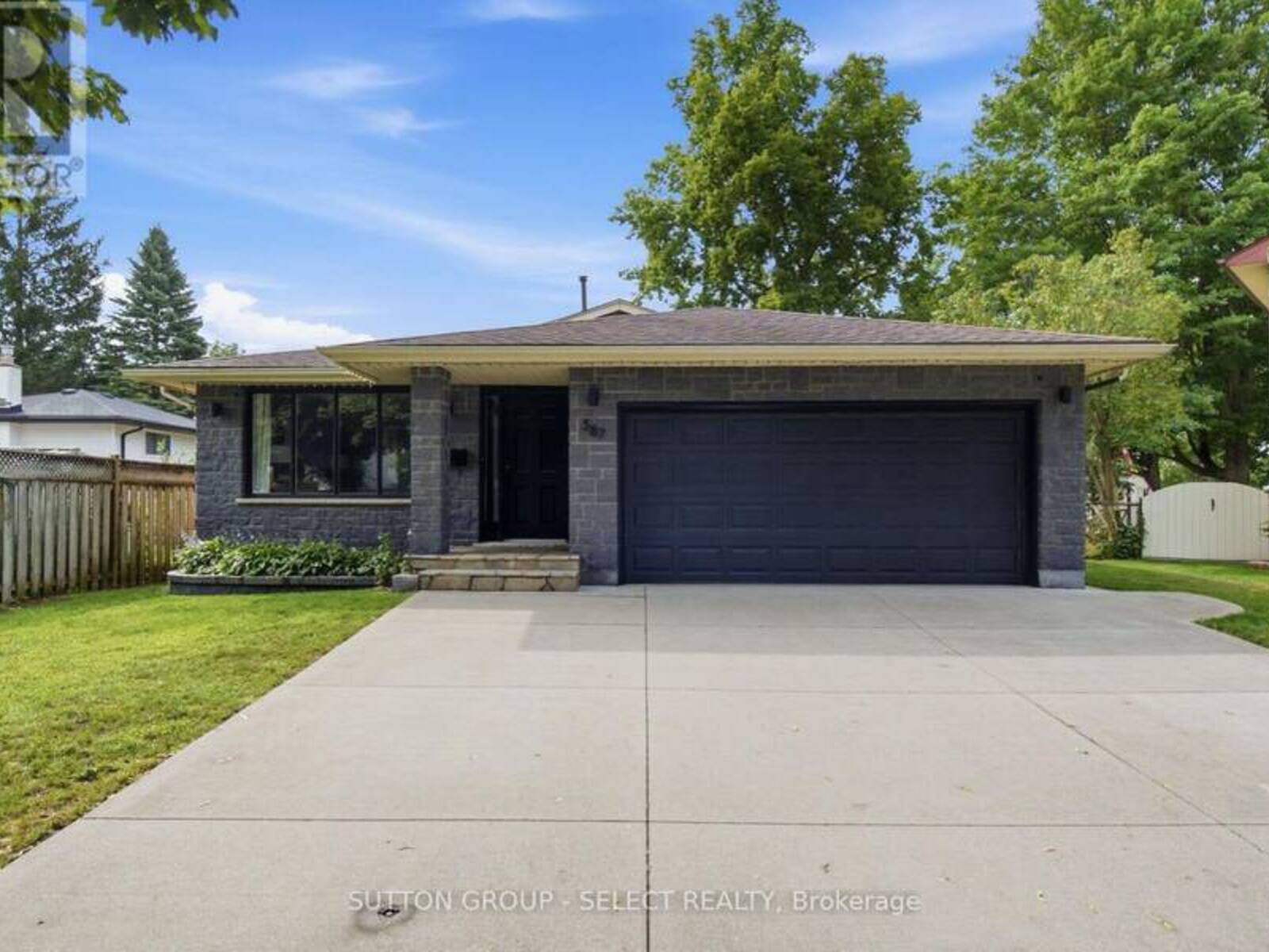 587 CLASSIC COURT, London, Ontario N5W 5X4