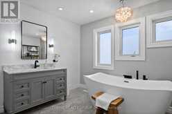 944 COLLINS DRIVE | London Ontario | Slide Image Thirty