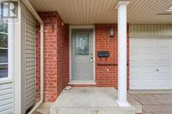 18 - 122 SHERWOOD FOREST SQUARE | London Ontario | Slide Image Four