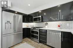 270 SOUTH LEAKSDALE CIRCLE | London Ontario | Slide Image Fifteen