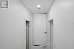 270 SOUTH LEAKSDALE CIRCLE | London Ontario | Slide Image Thirty