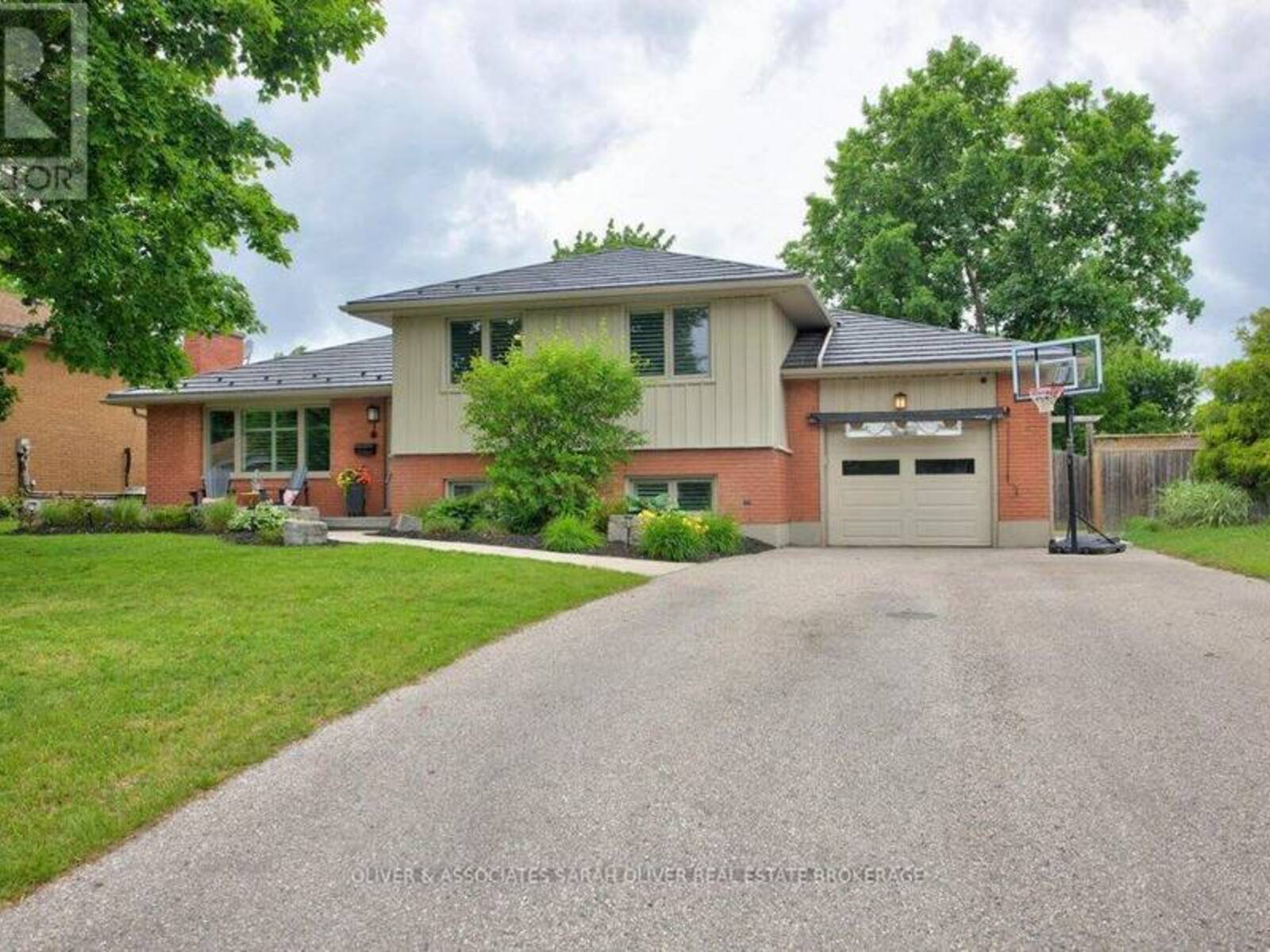 24 FIELD ROAD, London, Ontario N6P 1C5