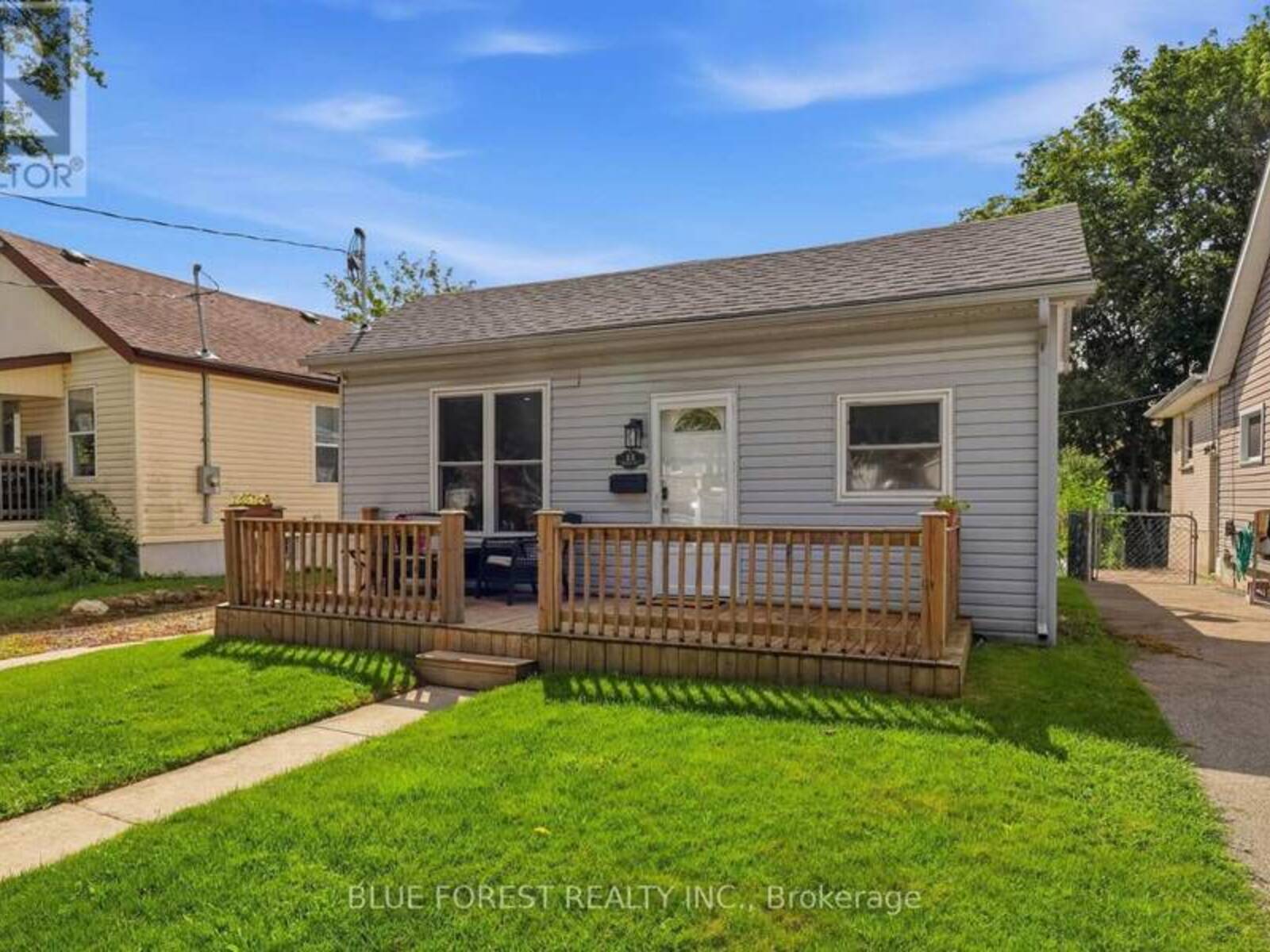 35 MACKAY AVENUE, London, Ontario N6J 2V1