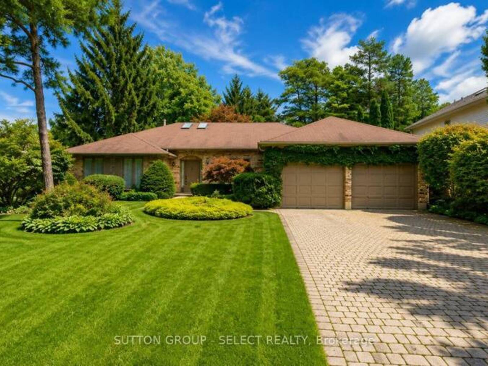 34 PINE RIDGE DRIVE, London, Ontario N5X 3G8