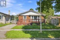 4 HARDING CRESCENT | London Ontario | Slide Image Two