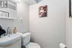 34 OREGON ROAD | London Ontario | Slide Image Thirteen